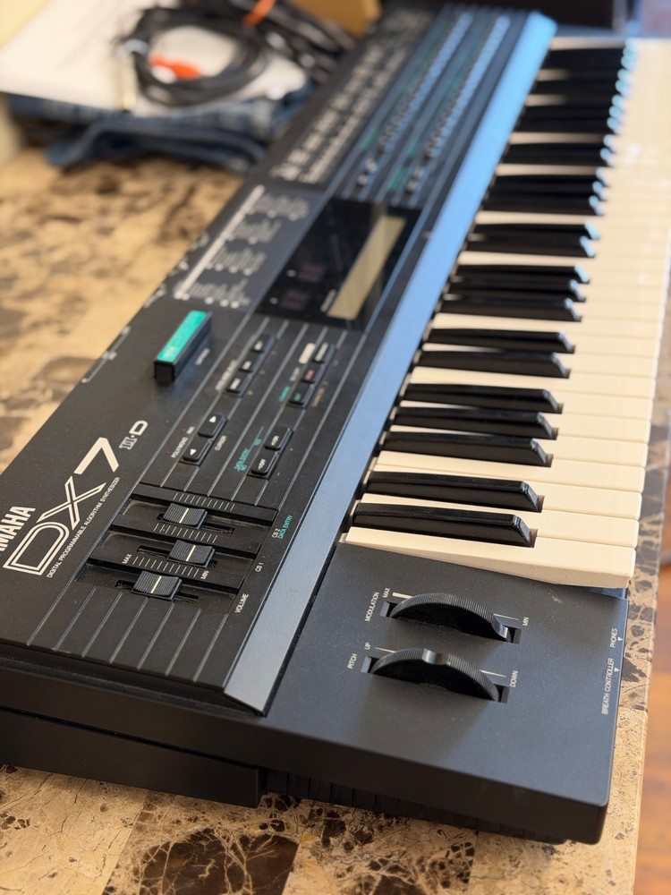 Used Yamaha DX7IID Synthesizer w/Original ROM Cartridge, Manual, Midi Cable, Bag