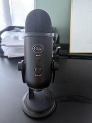 Blue Yeti Premium Multi-Pattern USB Microphone – Blackout (SEE DESCRIPTION)