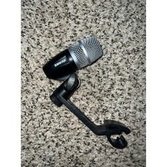Shure PG56 Dynamic Snare Tom Drum Microphone with Rim Mount Clip Black Silver