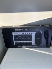 Zoom V6 Vocal Processor & Microphone Set