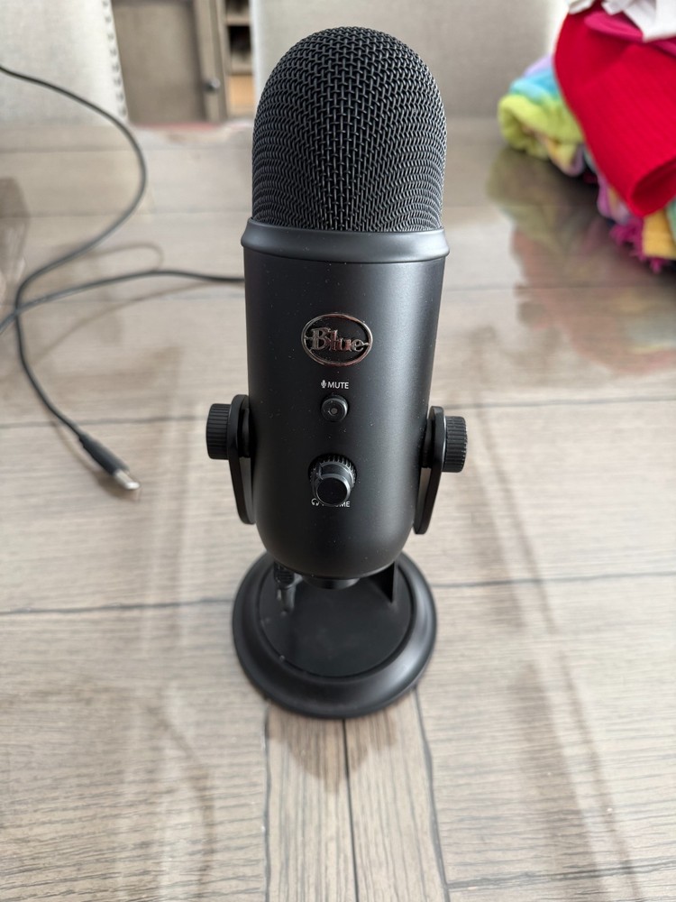 Blue Microphones Yeti USB Microphone