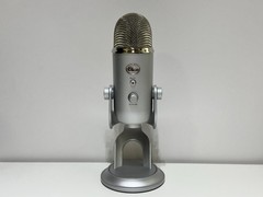 Logitech Creators Blue Yeti USB Microphone – PC/MacOS – Silver 988-000103