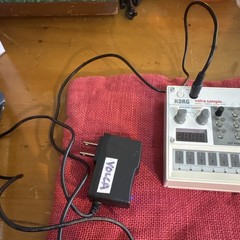 Korg volca sample Digital Sampler & Sequencer w/ Speaker, USB, Reverb