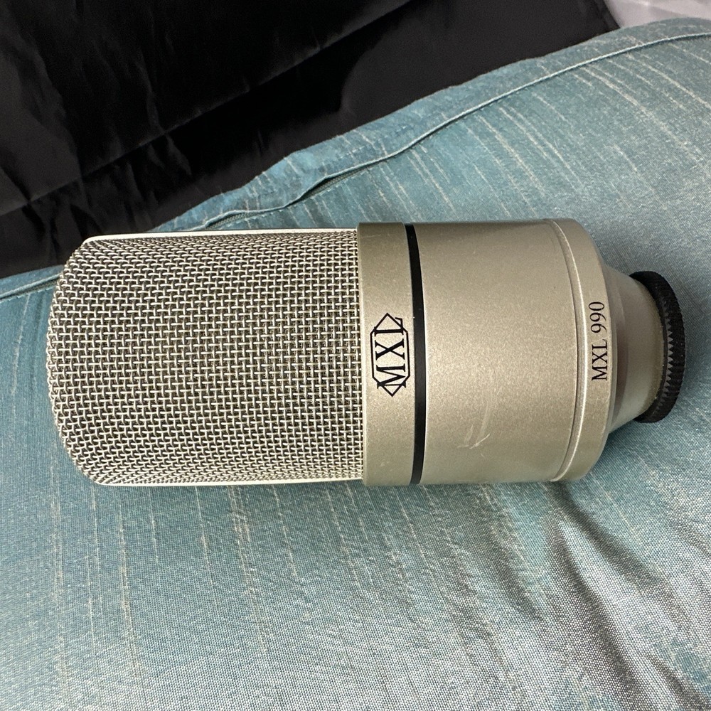 MXL 990 Large-Diaphragm Cardioid Condenser Microphone (Champagne)
