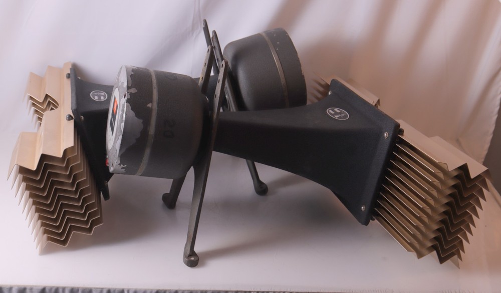 JBL 2440 Drivers + H5039 Horns + L5090 Lenses w/ Stands – Vintage Pro Audio