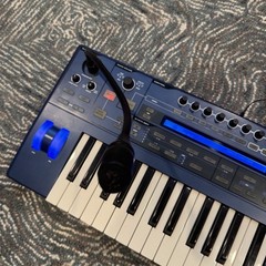 Novation UltraNova: Analog Modeling Synthesizer 37-Key 20 Voice / Vocoder w/Mic