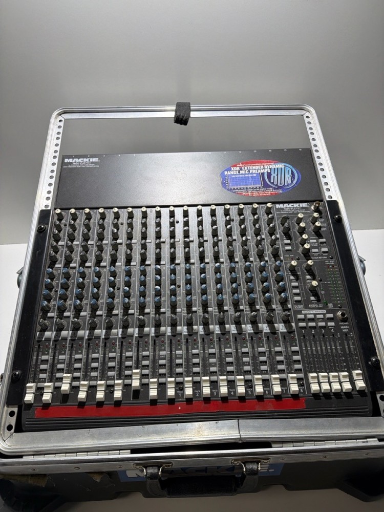 MACKIE PRODUCTS 1604-VLZ PRO 16 CHANNEL MIXER (P32011932)