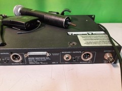 Shure UR4D-UA Wireless Receiver Kit 782-806 MHz w/ U1-UA Bodypack, (2) Antenna