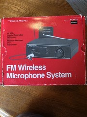 Radioshack Realistic FM Wireless Microphone System 32-1221A NEW OPEN BOX