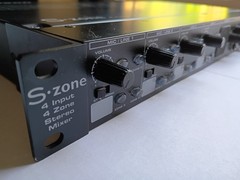 Samson S-zone 4-Input/4-Zone Stereo Mixer. Cables Included. Very good condition.