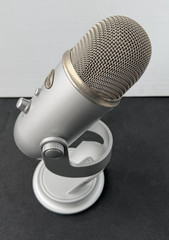 Blue Yeti USB Microphone Used – Original Box All Accessories Silver/Black