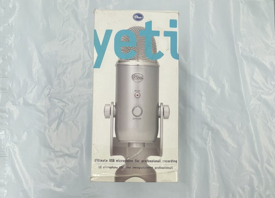 Blue Yeti USB Professional Microphone Recording Streaming Used No Wires Free S+H
