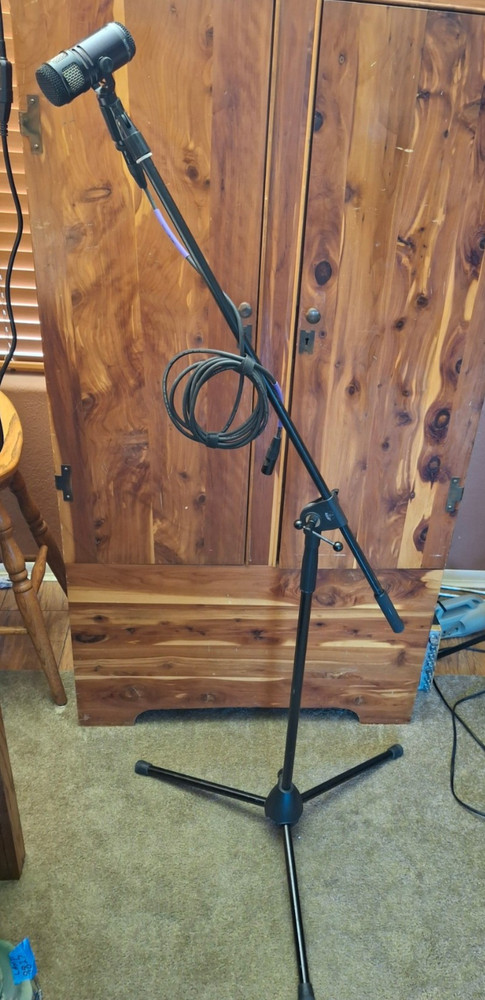 Peavey PVM 520TN Dynamic Microphone Made in USA W/ AKG Boom Stand, Cord & Clamp