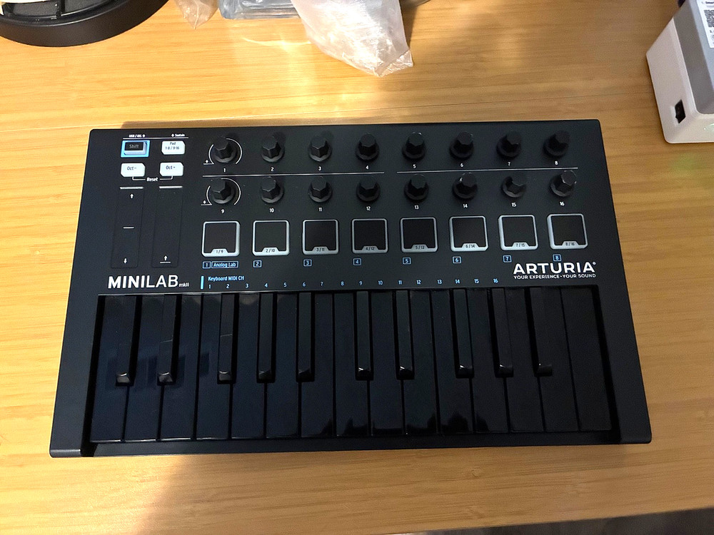 Arturia MiniLab MKII MK2 USB Keyboard MIDI Controller, Black, 25 White Keys