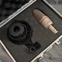 AKG C 3000 B Condenser Microphone Silver w/ Shock Mount, Case, Adjustable Gain