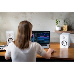 Yamaha HS3 3.5-Inch Powered Compact Studio Monitors Pair White