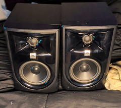 JBL 305P MkII Powered Studio Monitor Speaker Pair Active 2-Way Black
