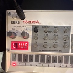 Korg volca sample Digital Sampler & Sequencer w/ Speaker, USB, Reverb