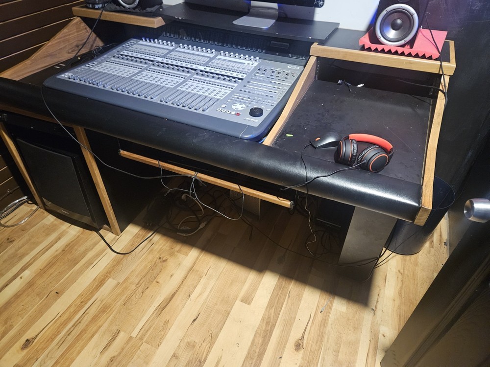 Wood Slant-Top Console Rack Case for Mixer & Rack Gear, Black, Divider