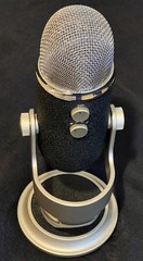 Blue Yeti Pro USB XLR Condenser Microphone Complete Box Barely Used Tested