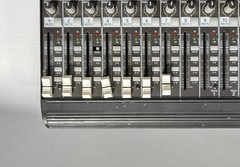 Mackie 1604-VLZ PRO 16-Channel 4-Bus 3-Band EQ XDR Phantom Power Analog Mixer