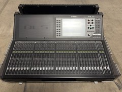 Yamaha QL5 64-channel Digital Mixing Console With Roadcase