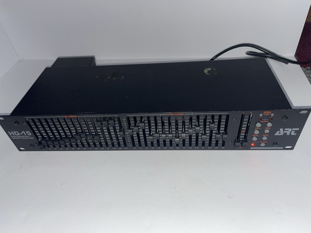 ART HD-15 High Definition Graphic Equalizer 2/3 octave Graphic EQ 340 Powers On