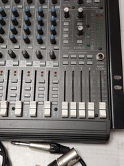 Mackie CR1604-VLZ 16-Channel Mic/Line Mixer Phantom Power