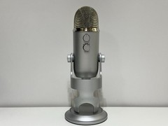 Logitech Creators Blue Yeti USB Microphone – PC/MacOS – Silver 988-000103