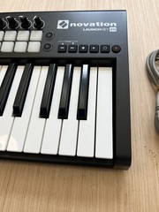 Novation Launchkey 25 MK3 25-Key MIDI Keyboard Controller W/ USB Read