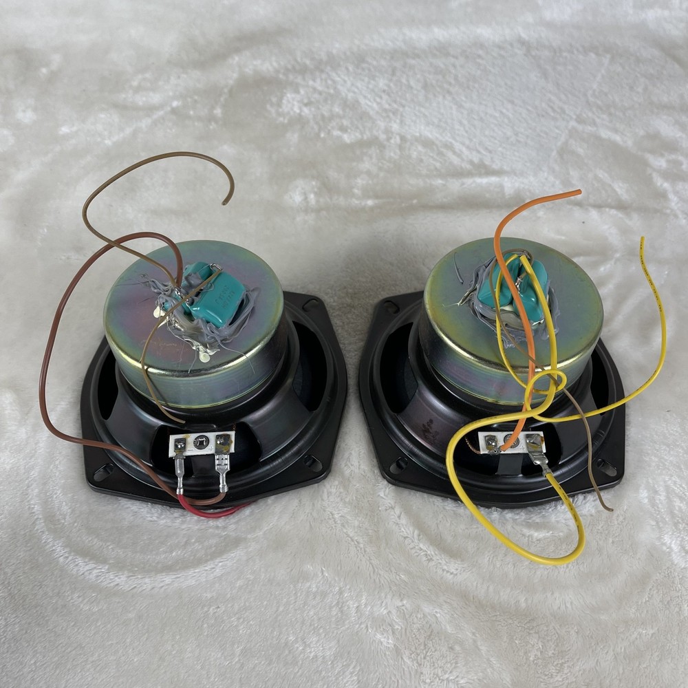 Pair of 3.5″ Speaker Drivers 8 Ohm – Untested / No Brand