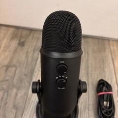 Blue Microphones Yeti USB Microphone – Blackout Edition