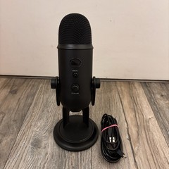 Blue Microphones Yeti USB Microphone – Blackout Edition