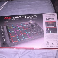 Akai Professional MPC Studio Pad Controller, USB Bus Powered, Display, MIDI I/O