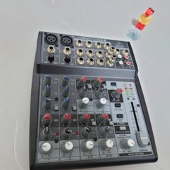 BEHRINGER XENYX1002 analog mixer