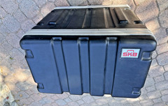 SKB Molded 6 Space 19″ Rack Case in great condition