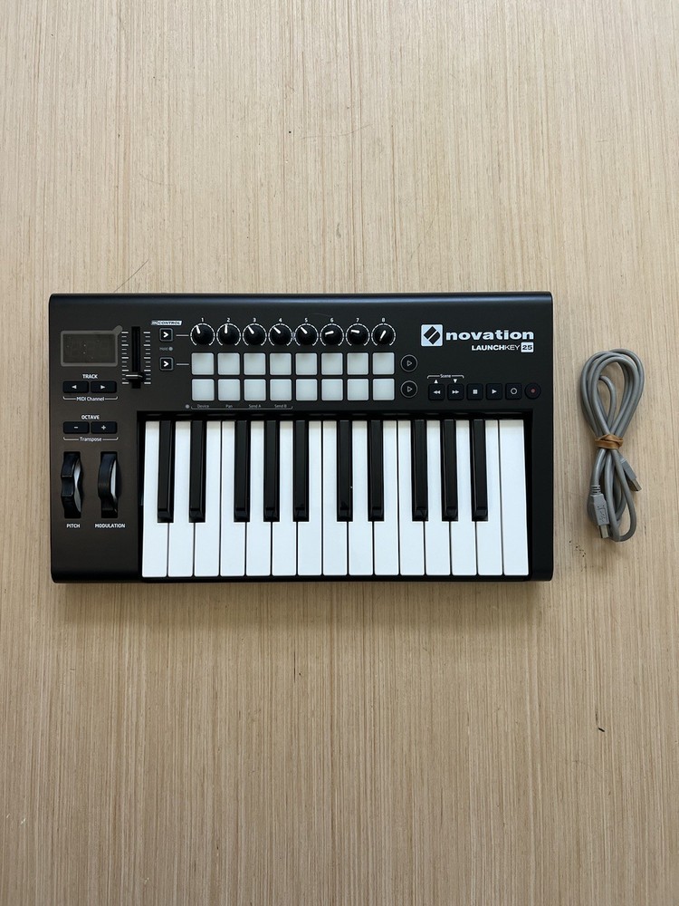 Novation Launchkey 25 MK3 25-Key MIDI Keyboard Controller W/ USB Read