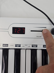 Samson Carbon 49 USB MIDI Keyboard Controller 49-Key Cable Manual Disk Powers On