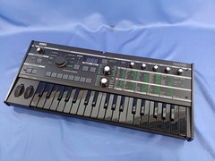 KORG microKORG-BKBK Synthesizer Vocoder 37-Key Analog Modeling w/ Case & Box