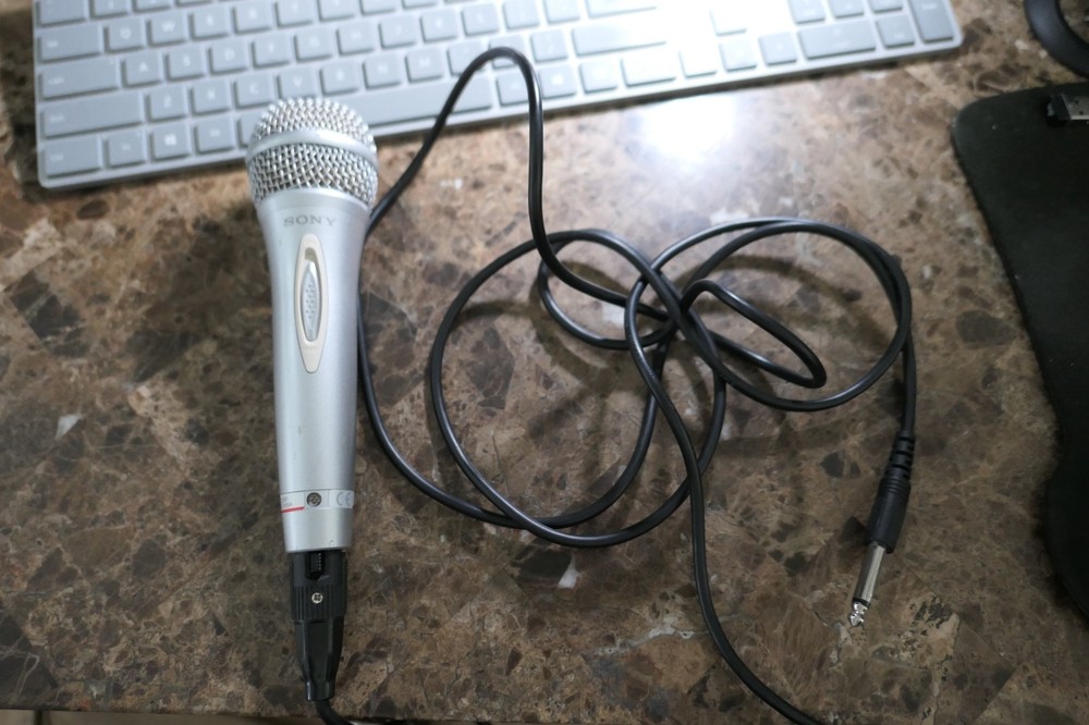 Sony F-V620 Corded Microphone