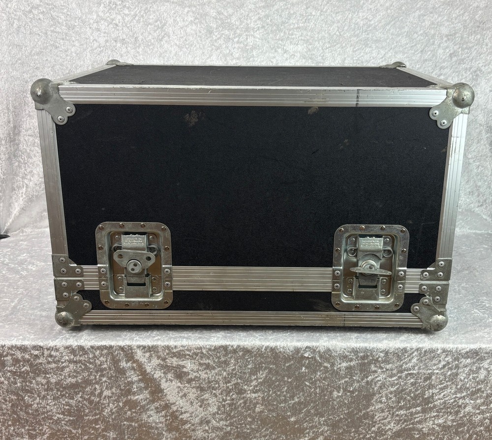 Flight From flight road case (22″ x 16″ x 8″ area)
