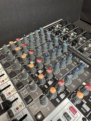 Behringer Xenyx X1204USB 12-Input Mixer USB Audio Interface With Hard Case