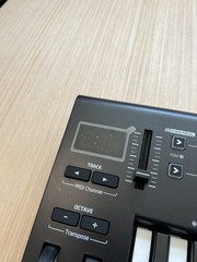 Novation Launchkey 25 MK3 25-Key MIDI Keyboard Controller W/ USB Read