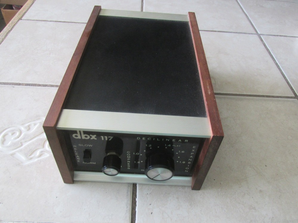 DBX 117 Decilinear Compressor Dynamic Range Processor Nice