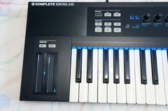 Native Instruments Komplete Kontrol S49 MK1 + Donner Bag & Sustain Pedal Bundle