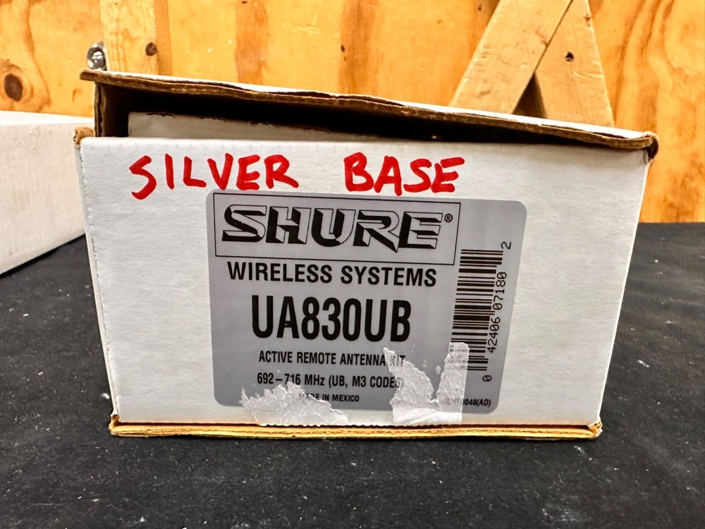 Shure UA830UB Active Remote Antenna Kit 692-716 MHz New Open Box – silver