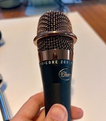 Blue Microphones enCORE 200 Cardioid Dynamic Microphone WITH Mount & Tripod