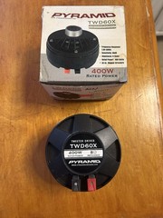 PYRAMID Tweeter Driver TWD60X NOS 400 Watt 8 Ohm 20oz Magnet Screw On