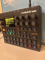 Elektron Digitakt 8-Voice Drum Computer & Sampler (Black) – Excellent Condition