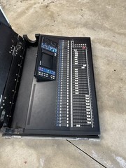 Yamaha LS9-32 Digital Mixer Console 32-Channel FOH Live Sound w/ Road Case ￼